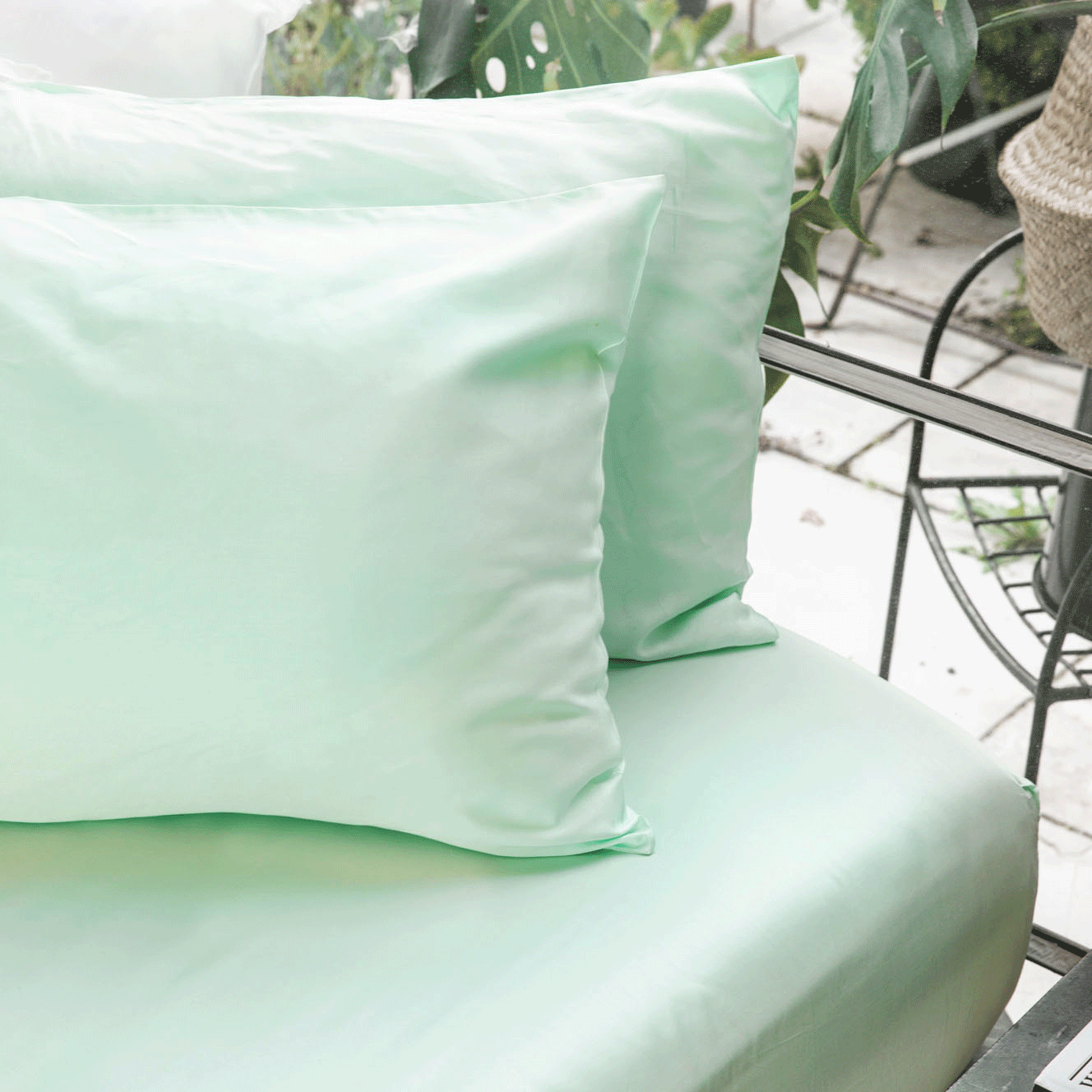 Paradise Green | Signature Sateen Pillowcase Set Made With 100% Organic Bamboo #Color_paradisegreen